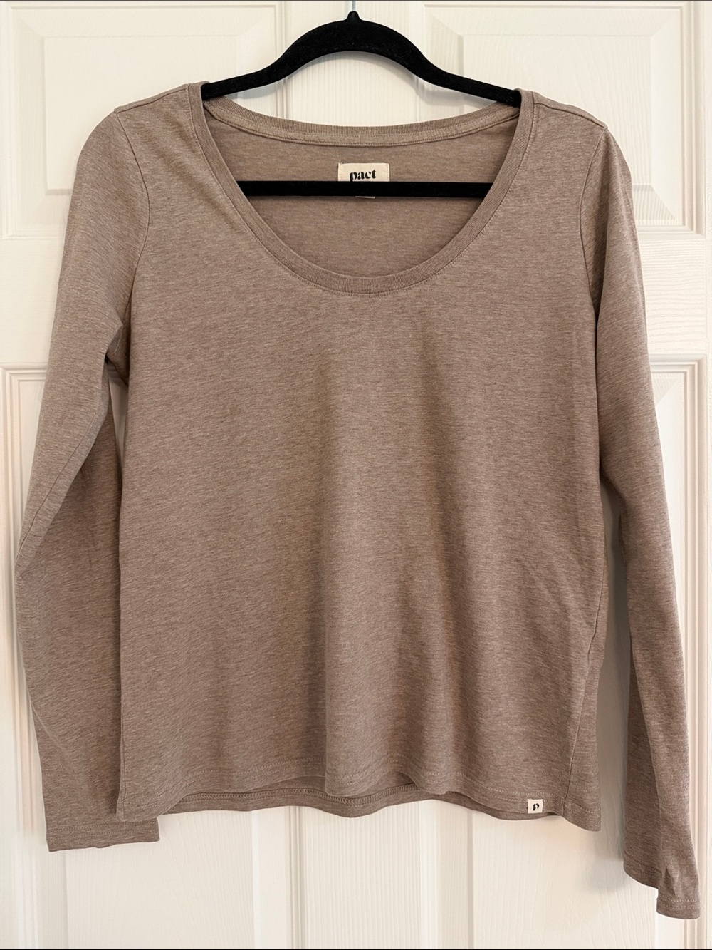 Pact | Women's Softspun Scoop Long Sleeve Tee in Stucco Heather